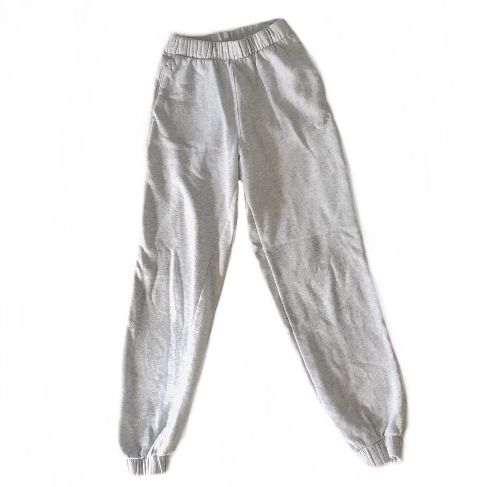 hollister high rise light heather grey sweatpants!